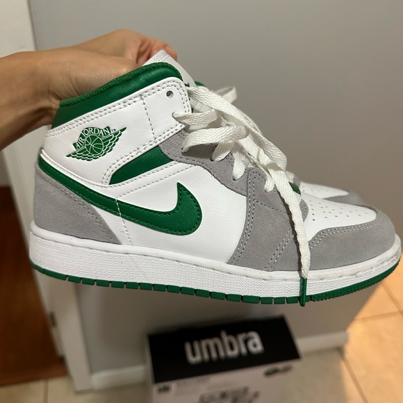 Nike Air Jordan 1 Mid Se (GS) 4Y/5W - Picture 1 of 8